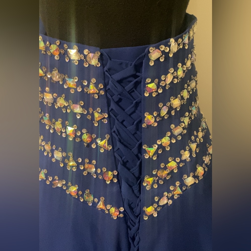 Dress - Picture 3 of 4